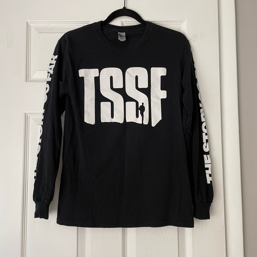 Hot Topic Black and White Long Sleeve Tee